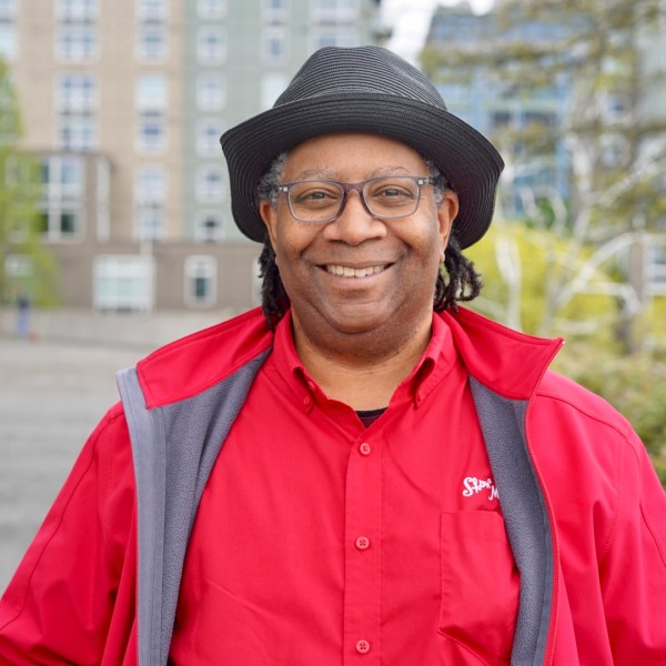 Modibo Sidibé wearing a hat